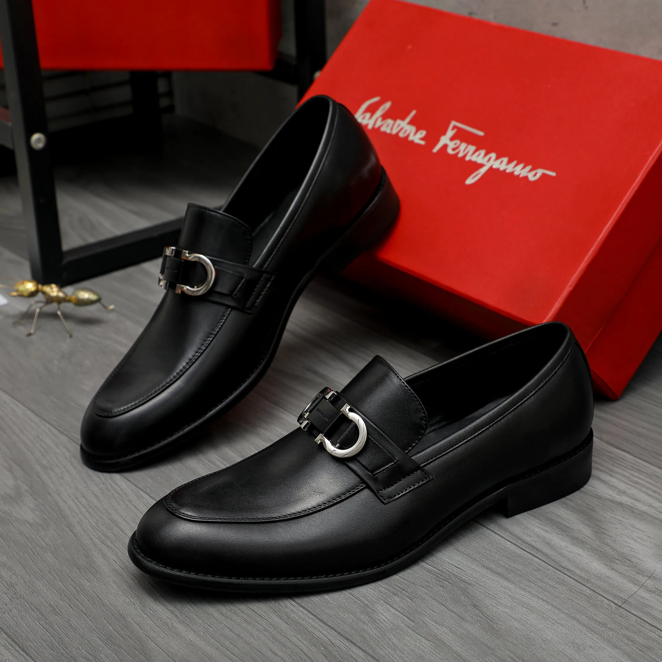 Men's shoes 💰420 Product trademark: Ferragamo " Ferragamo ] Business slip-on leather shoes Regular size: 39-45 (38.46 custom-made, non-refundable) Product materials: Selected high-quality cowhide upper, sheepskin lining, original rubber outsole